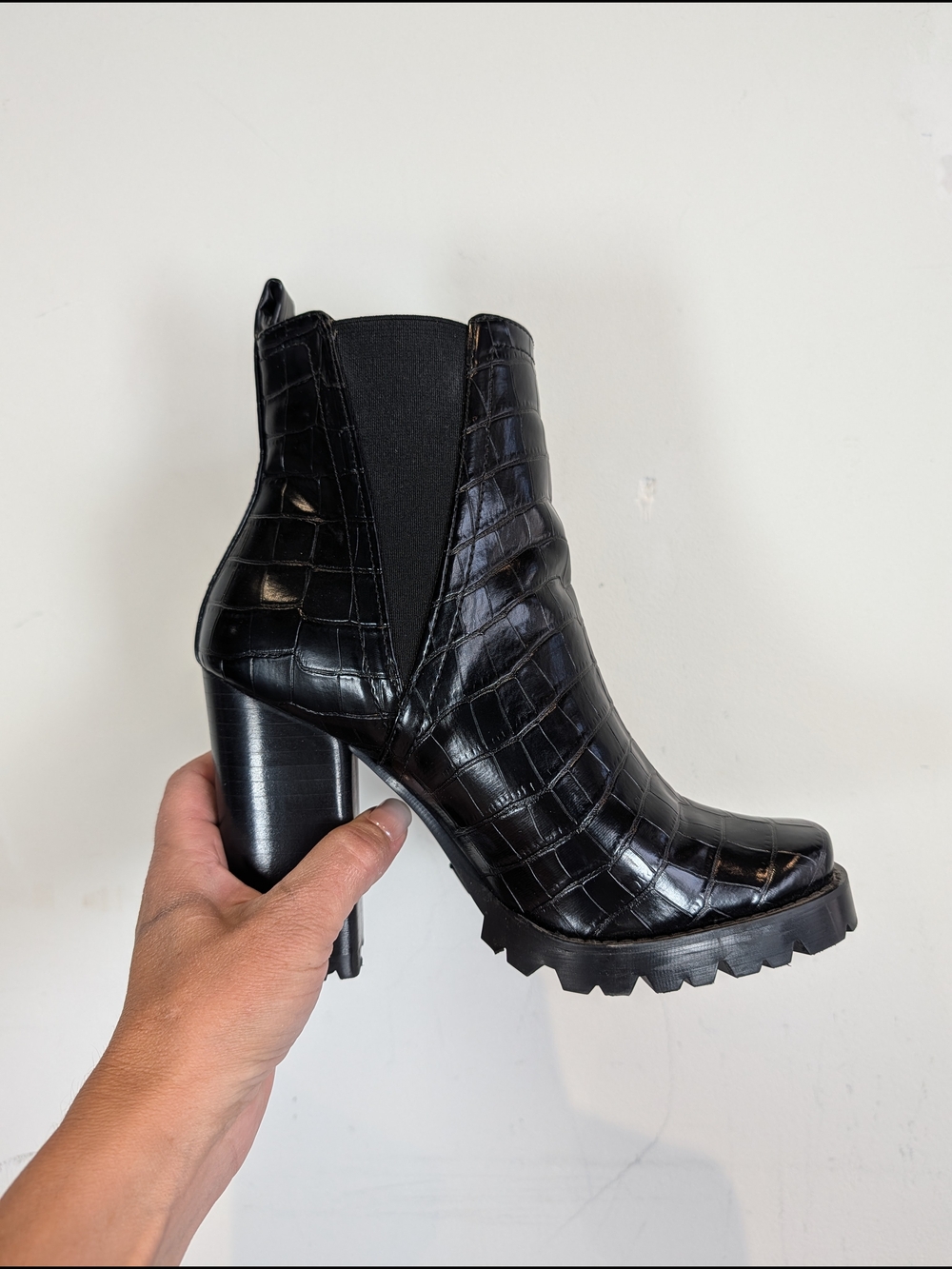 Steve Madden Laden Crocodile Black Embossed Chelsea Ankle Boot, Size 8.5